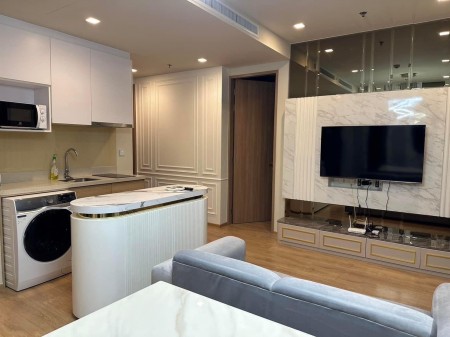 (CRH-97) Noble Around Sukhumvit 33,Soi Sukhumvit 33，步行至 BTS Phrom Phong，Emphre 对面。