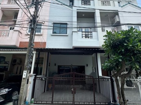 (VRH-137) 联排别墅出租，Ketu Nuti Chemine Village，Lat Phrao 87，Soi 5，Soi 20平方华开头，实用面积200平方米