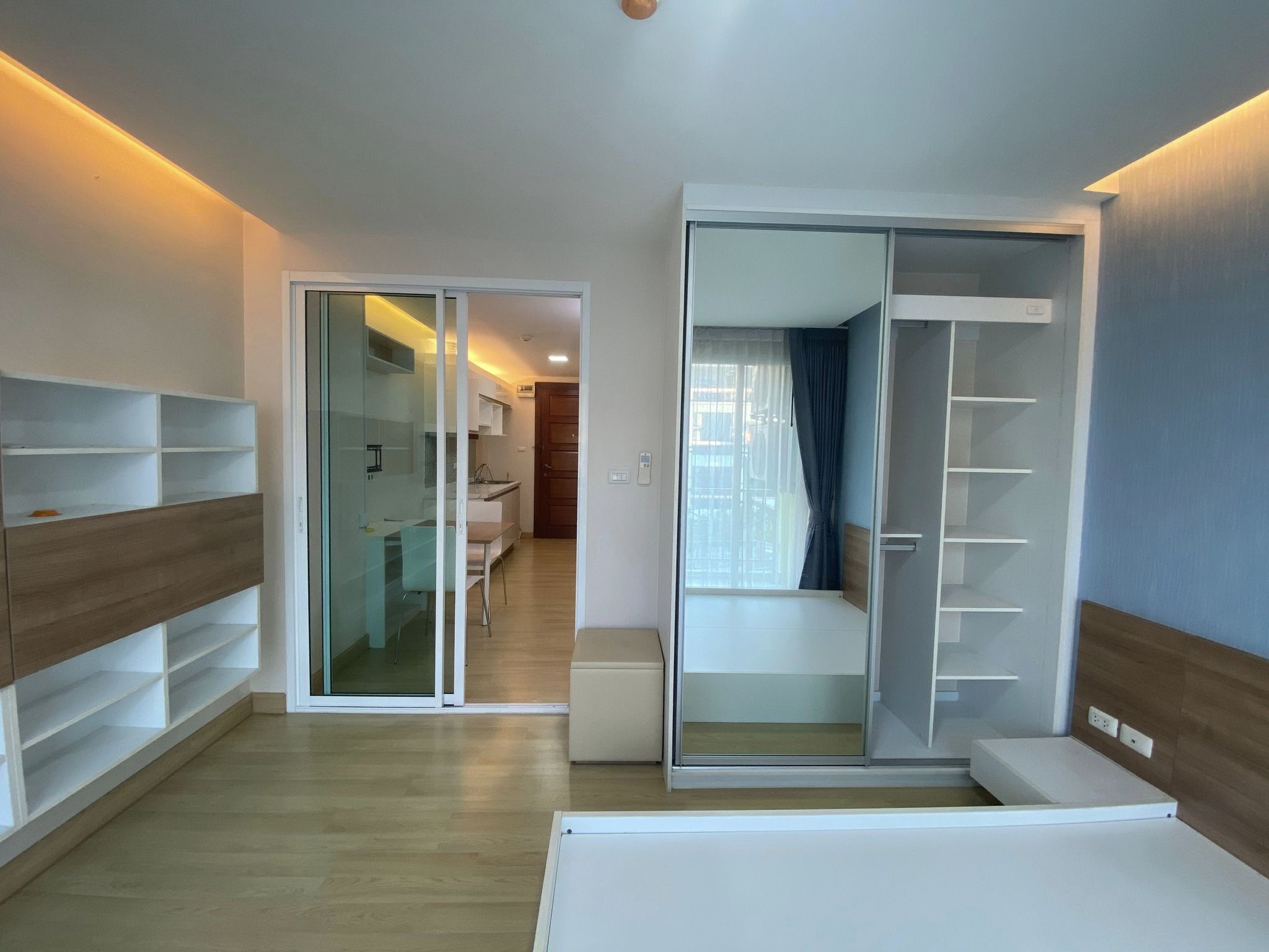 (CSH-481) Emerald Residence Ratchada ,MRT 500 m. Size 32 sq m.,1bed 1bath 4FL