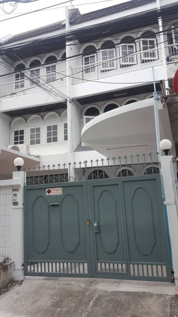 (VRM-700) 3-story Townhouse at Pracha Songkroh 10, Din Daeng Road , Near MRT Thailand Culture ,160sq