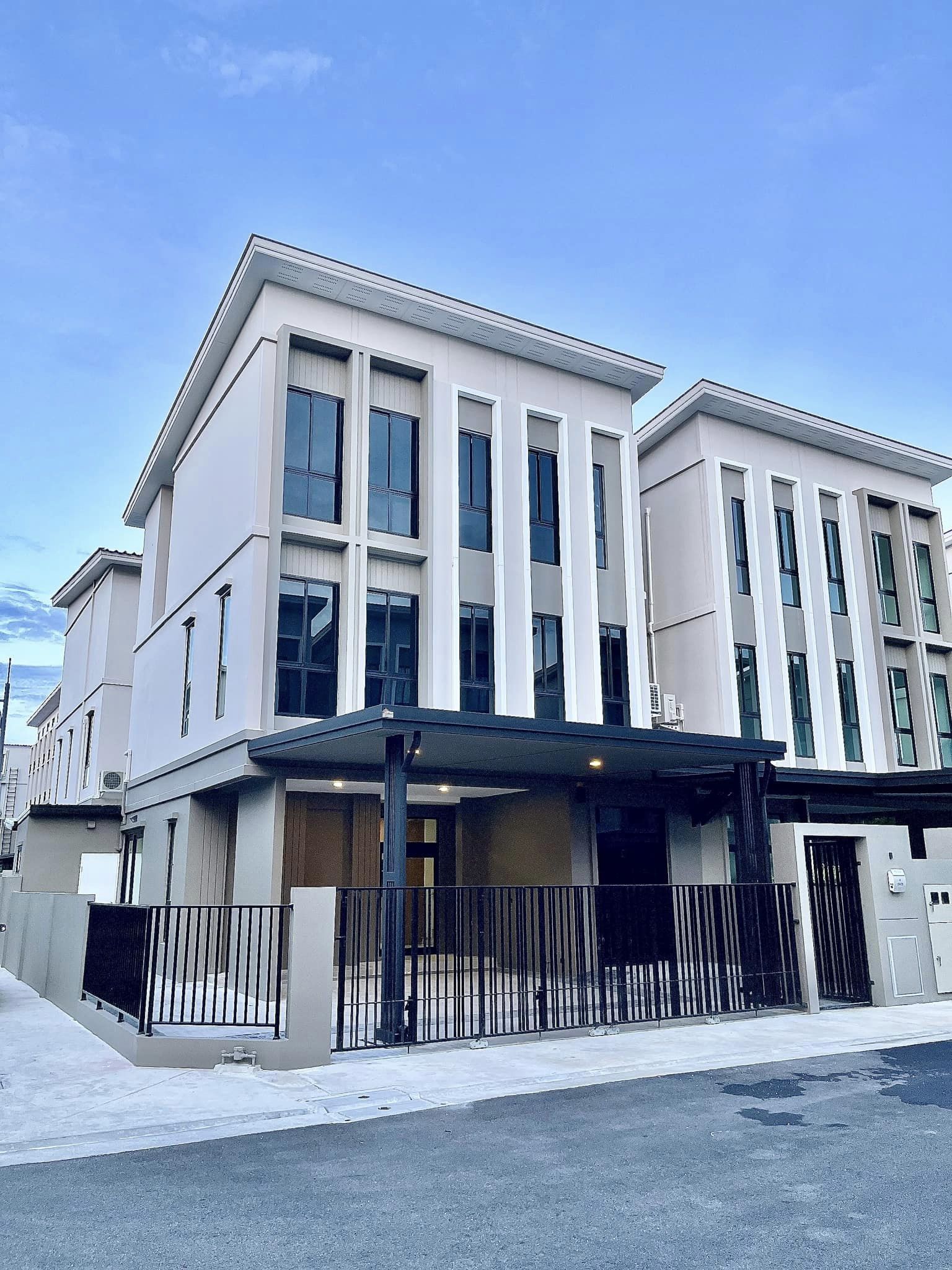 (VRM-787) Patio Ratchayothin, 2-story townhome,Near BTS 2 Station, 3bed 5bath