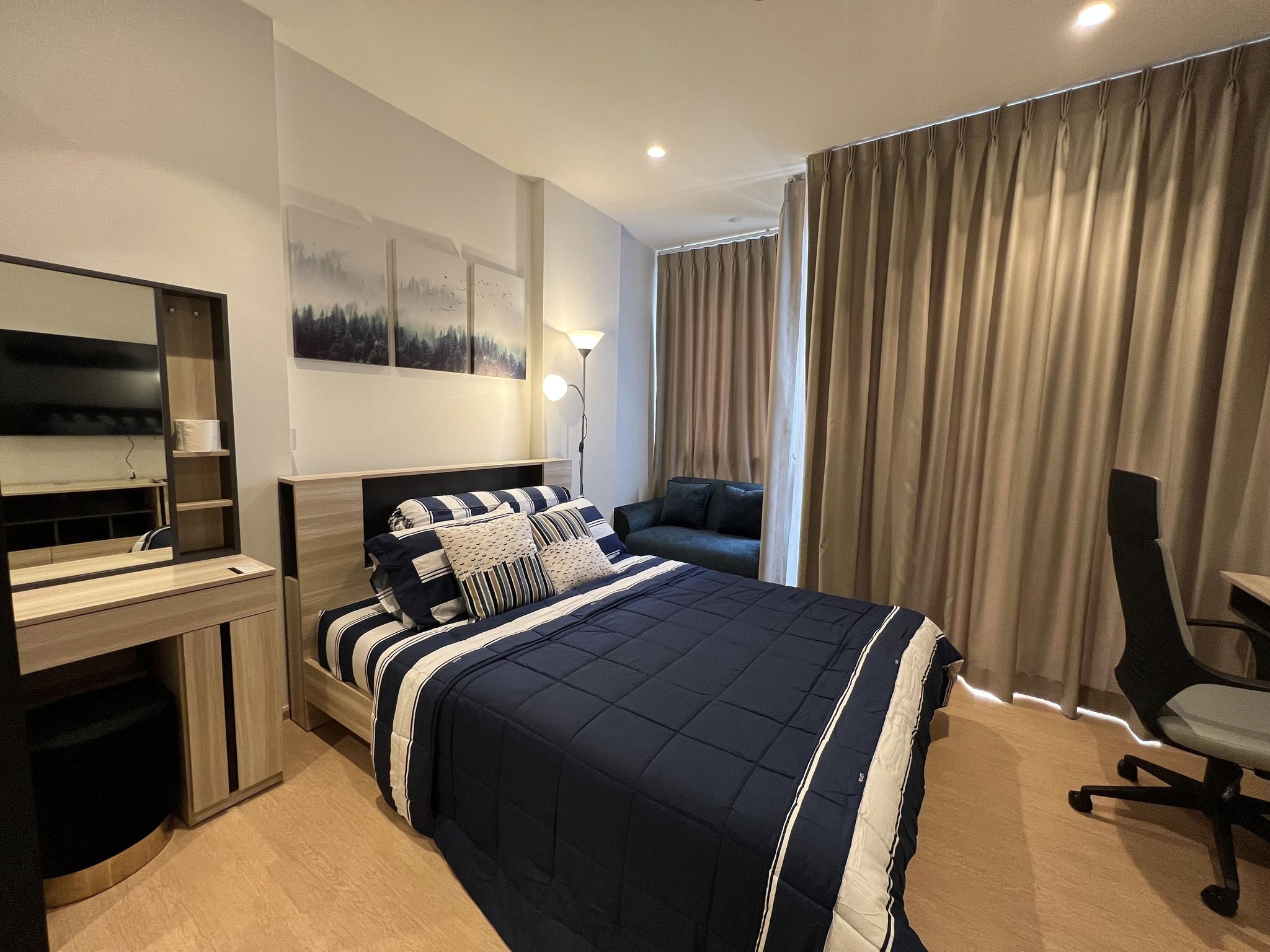 (CRH-672) Rented< Maru Ekkamai 2,  BTS Ekkamai 400 m.1bed 1bath 30 sqm. 22FL