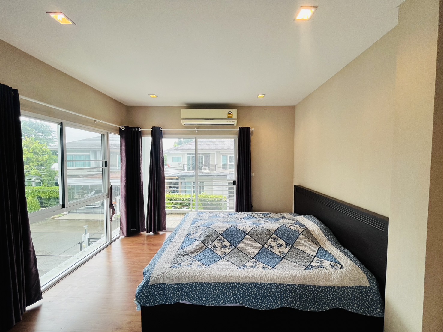 (VRL-351),Perfect Place Chiangmai ,Lotus Ruamchok 10 minutes,3bed 3bath,175sqm.,2FL