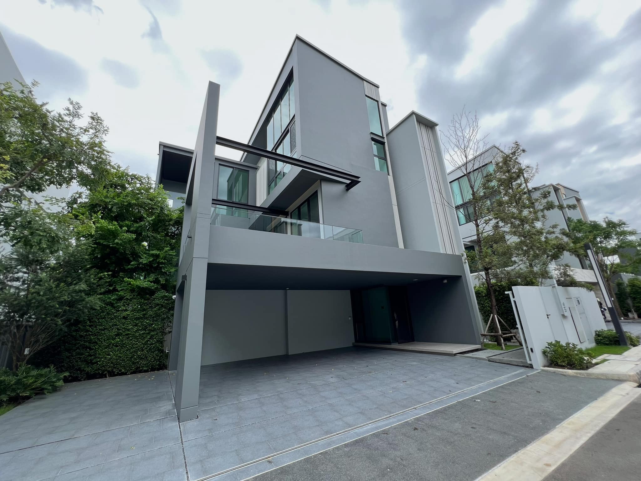 (VRH-946) Vive Krungthep Krita, 3-storey single house 4 bed 5 bath 421 sq.m
