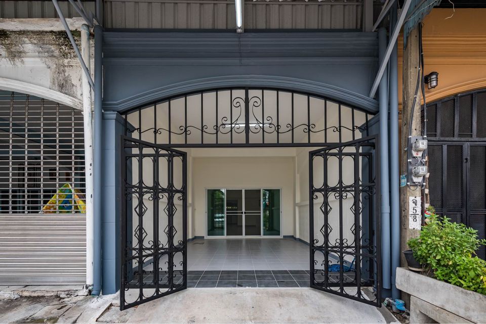 (VSH-981) Selling  Townhouse 4 bedrooms 3 bathrooms,Lat Phrao 122