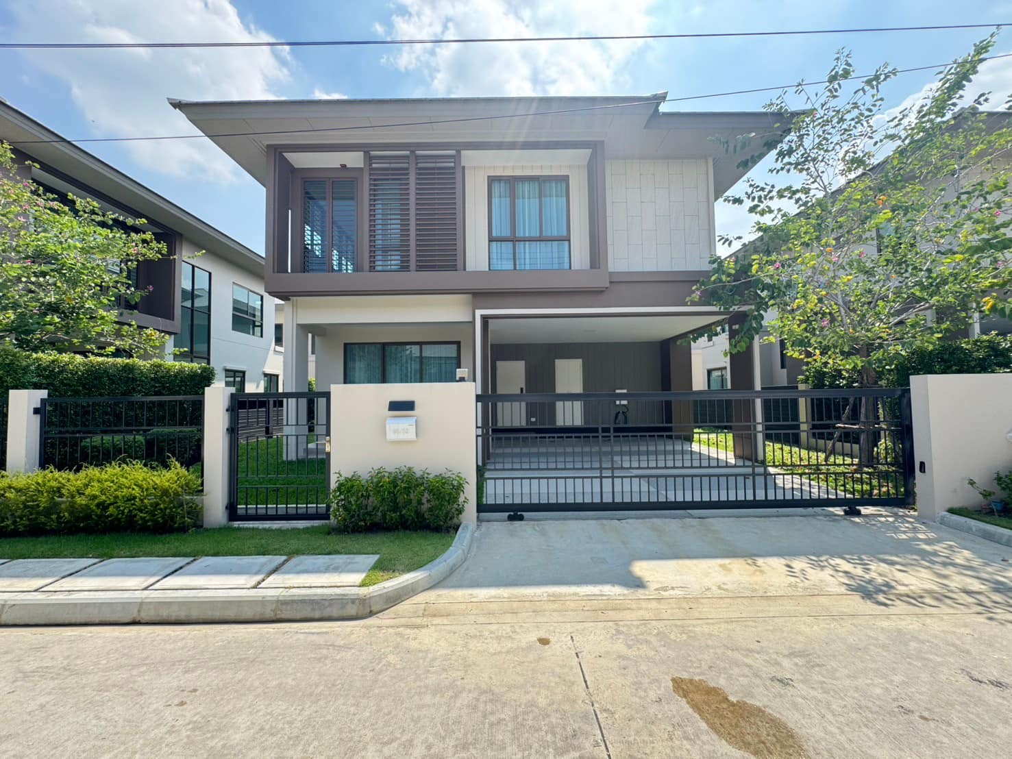 ​(VRA-1142)Rented<Burasiri Krungthep Kreetha,4bed 4bath, 196sqm, 2-storey